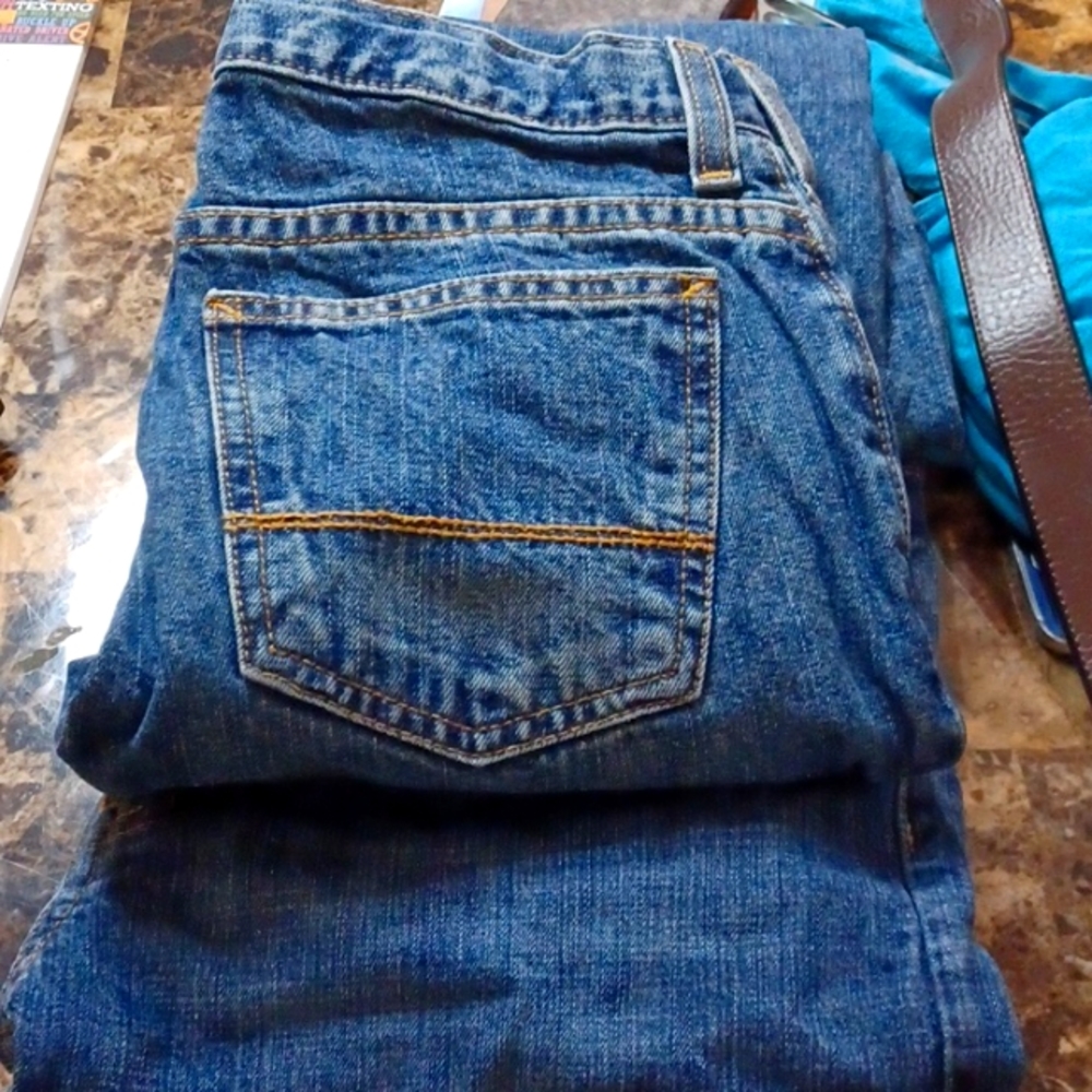 2 pairs of Jeans